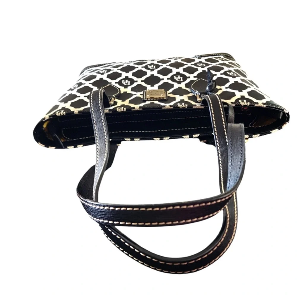 Dooney and Bourke logo black and white geometric print satchel W/COA - Picture 3 of 7